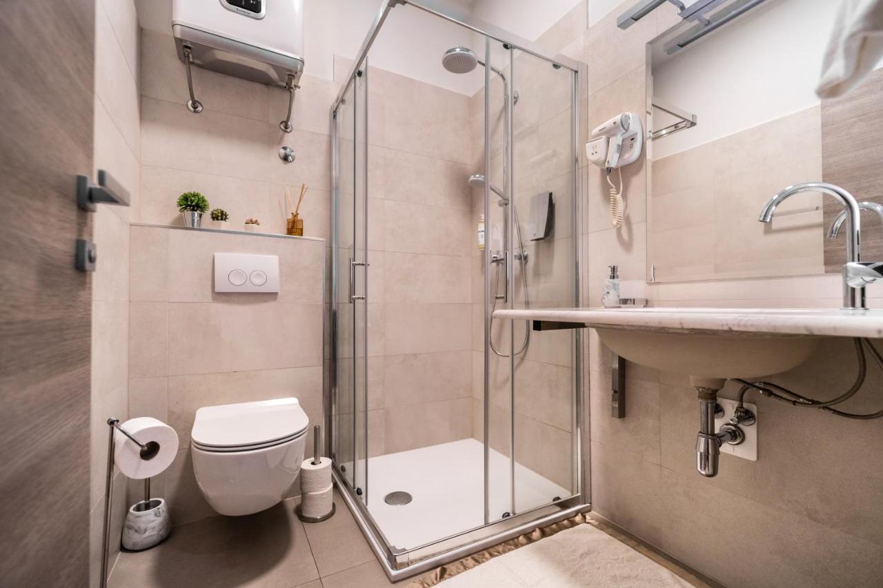 Tifani Luxury Rooms 2 Split Buitenkant foto